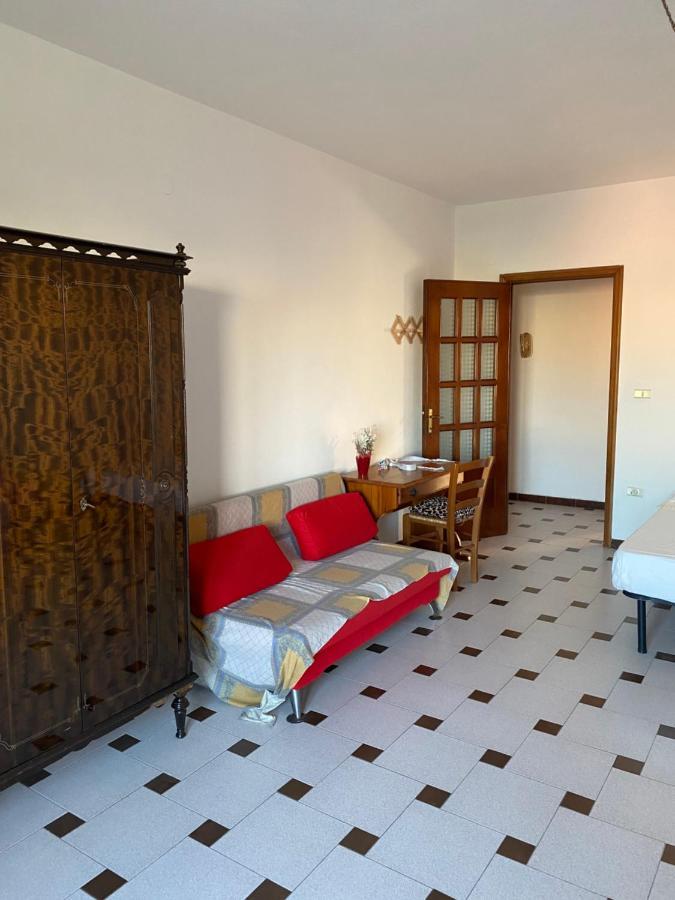 ホテル Casa Vacanze Gilli カリアリ エクステリア 写真