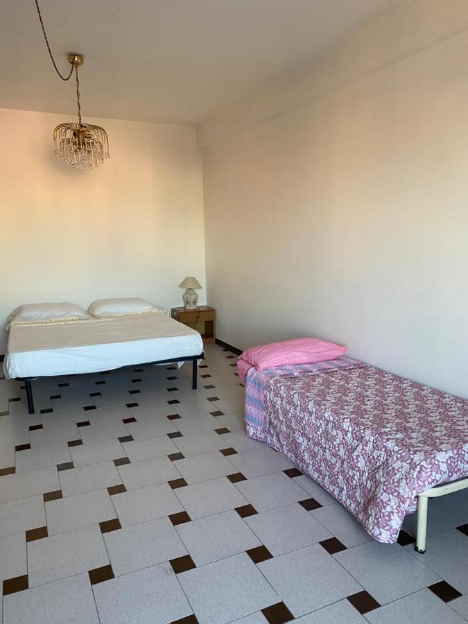 ホテル Casa Vacanze Gilli カリアリ エクステリア 写真